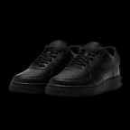 Theplugcrew THE FORCE 1 Supplier sneaker in black and white, featuring a modern design with logo details and stylish sole.